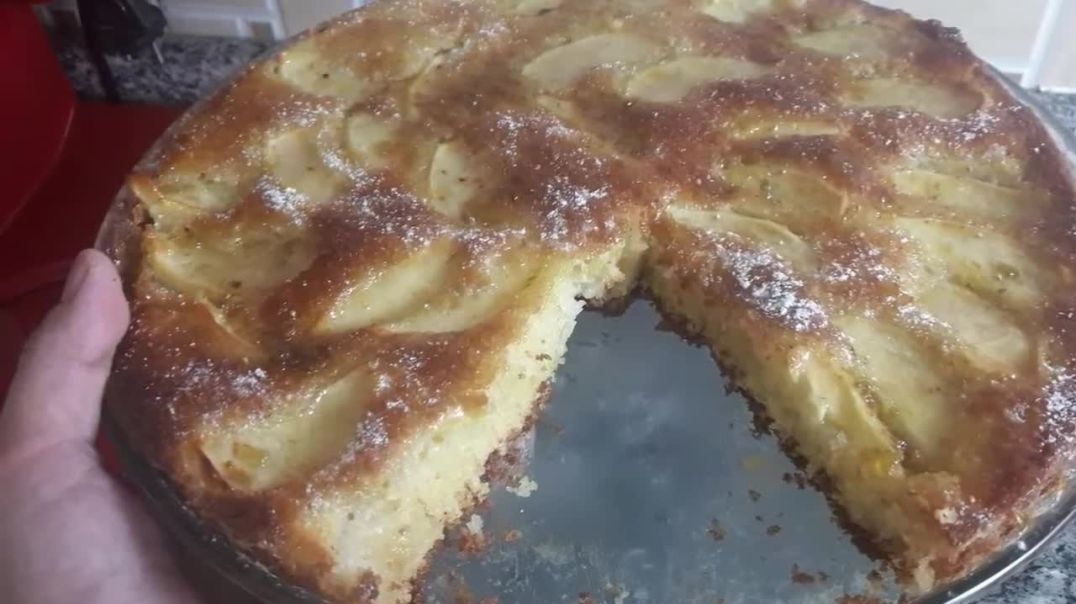 كيكة بالتفاح و ٢ بيضات خفيفة و مذاقها بنين😋😋😋😋